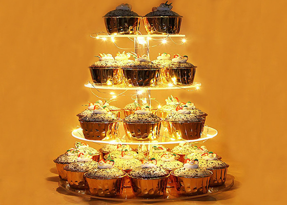 De Vertoningstribune van de dessert Acrylcake om Acrylcaketribune voor Huwelijkspartij